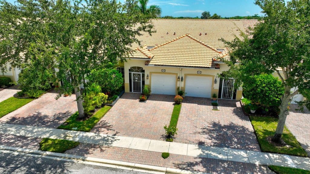 2-bedroom Single-Family Home — 2356 WINDJAMMER Way