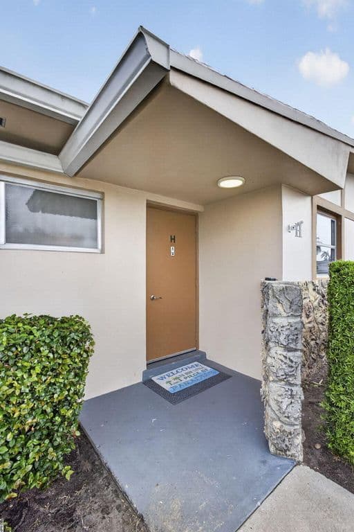 2+1 Condo — 2703 Dudley Drive W #H
