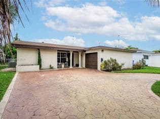 4-bedroom Single-Family Home — 3821 E Lake Ter, Miramar, 33023