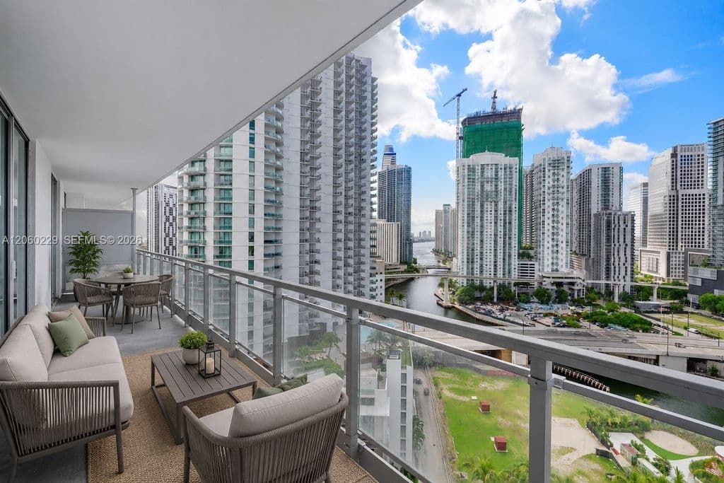 2+1 Condo — 90 SW 3rd St APT 2001