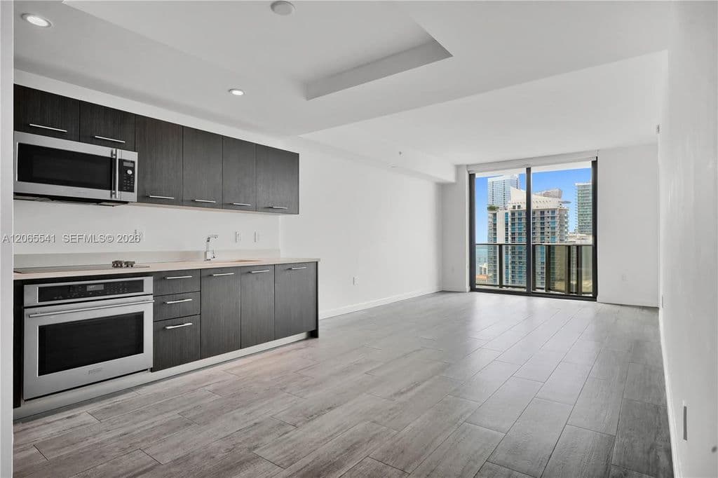 1-bedroom Condo — 55 SW 9th St Unit 3504