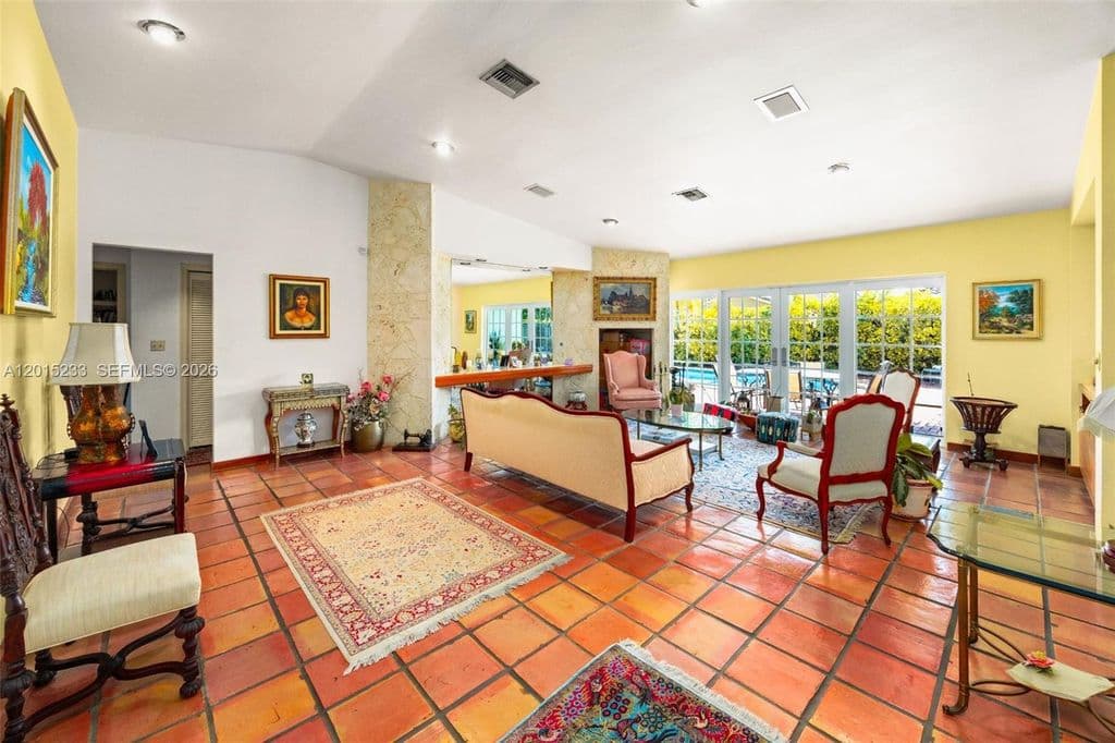 4-bedroom Single-Family Home — 21141 NE 21st Ct