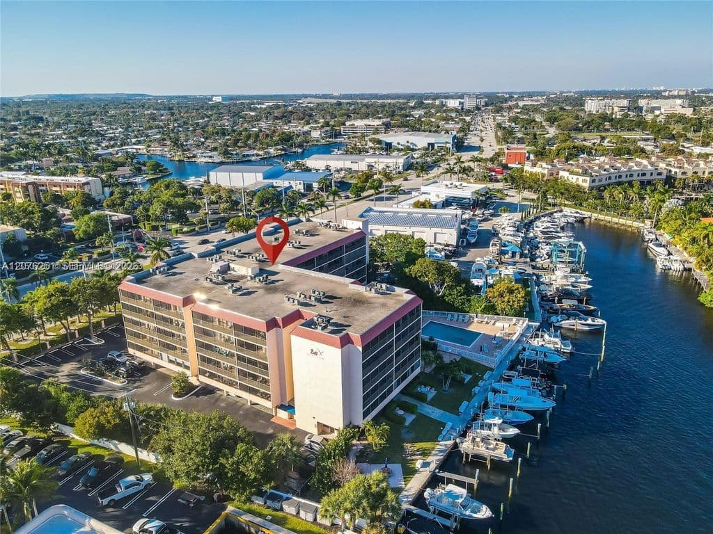 2+1 Condo — 740 S Federal Hwy APT 209