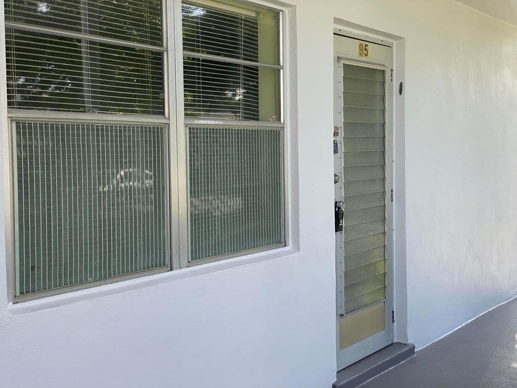 2+1 Condo — 95 CAMBRIDGE E #95