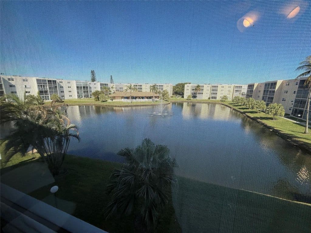 2+1 Condo — 425 SE 11th Terrace #302