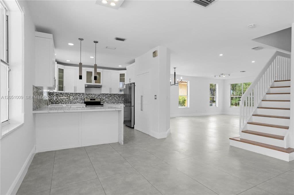 5-bedroom Single-Family Home — 4303 Diamond Row