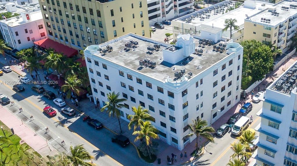 1+1 Condo — 1390 Ocean Dr APT 201