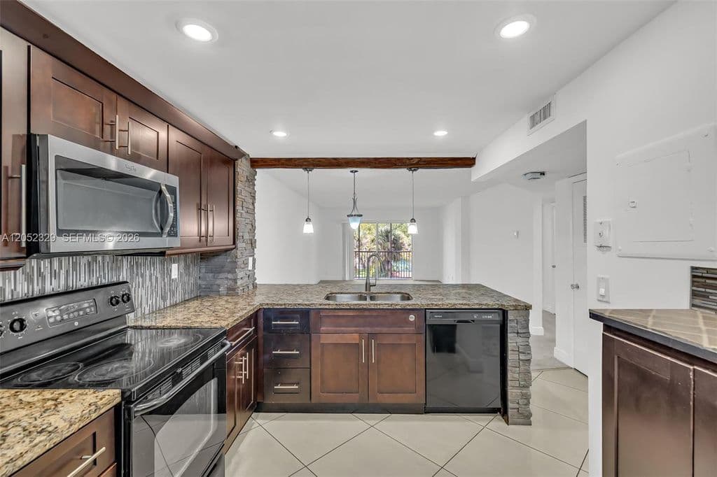 2+1 Condo — 1100 NW 87th Ave APT 307