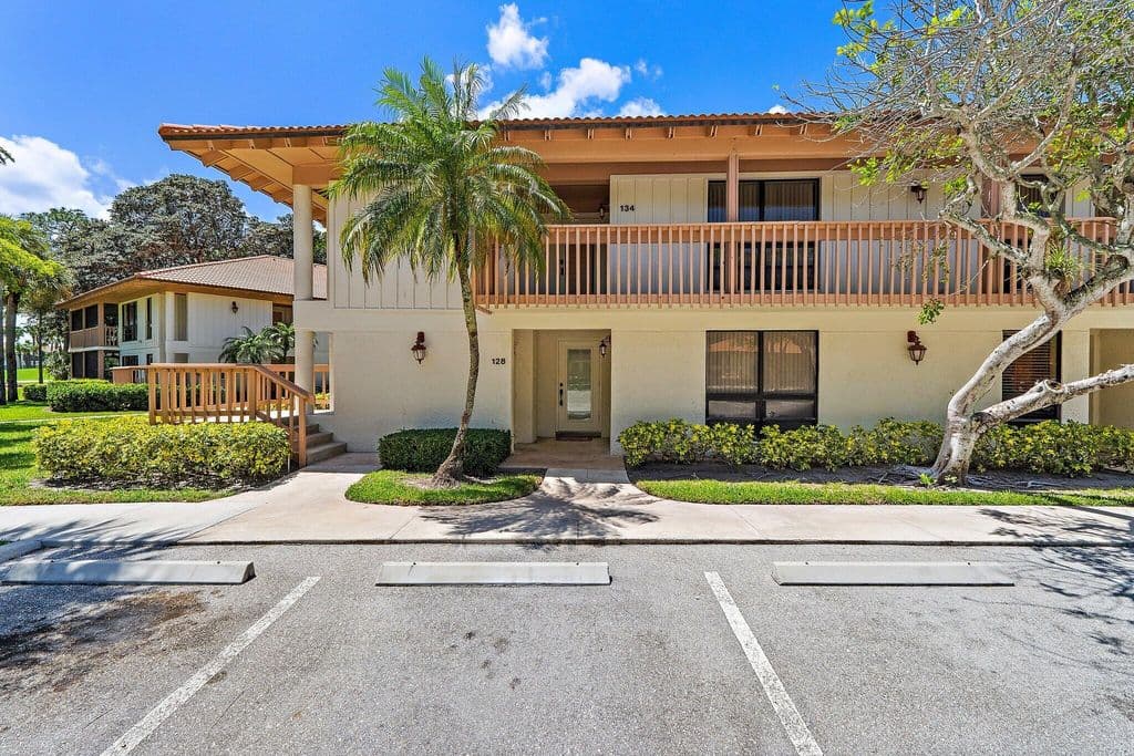 2-bedroom Condo — 128 Brackenwood Road #128