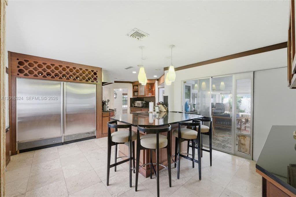 4+1 Müstakil ev — 1310 SE 14th Ct
