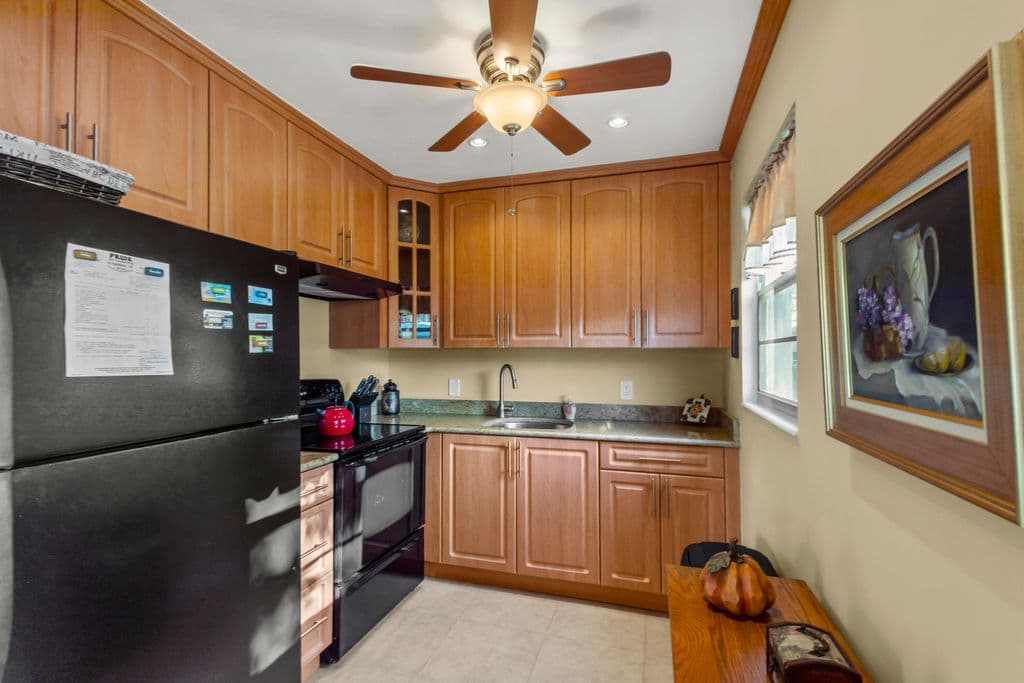 2-bedroom Condo — 144 Tilford G Place #144