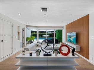 3+1 Müstakil ev — 10658 NE 11th Ave, Miami Shores, 33138