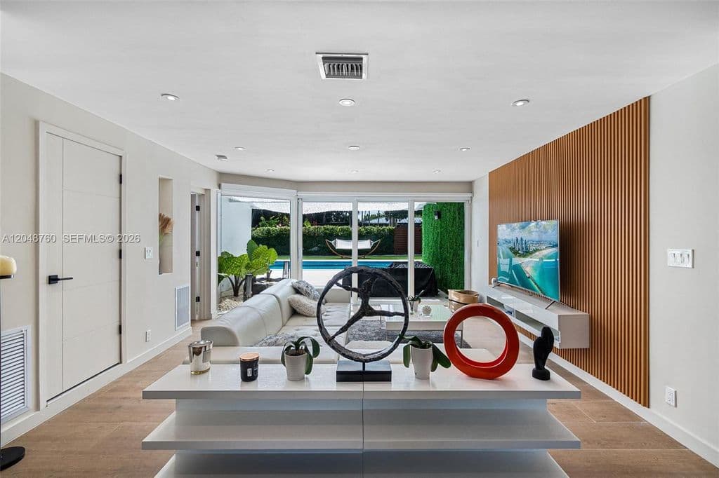 3+1 Müstakil ev — 10658 NE 11th Ave