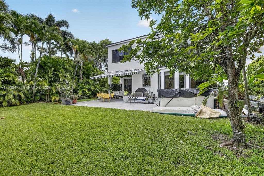 5-bedroom Single-Family Home — 16711 SW 14th St