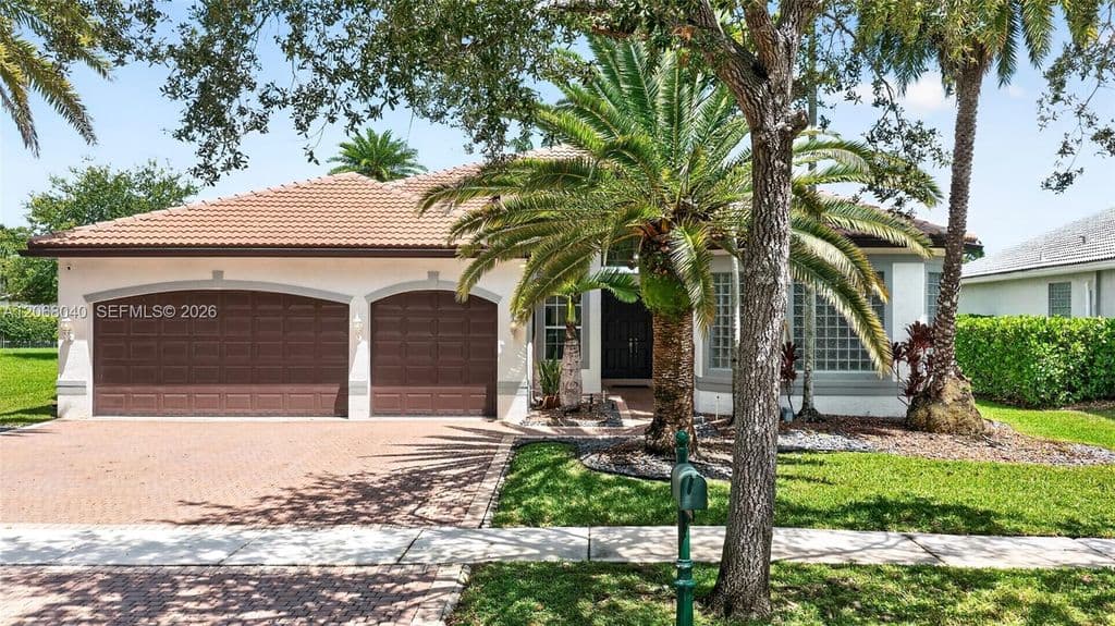 5-bedroom Single-Family Home — 18609 SW 50th Ct