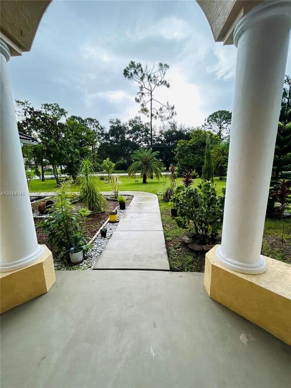 4-bedroom Single-Family Home — 13754 48th Ct N