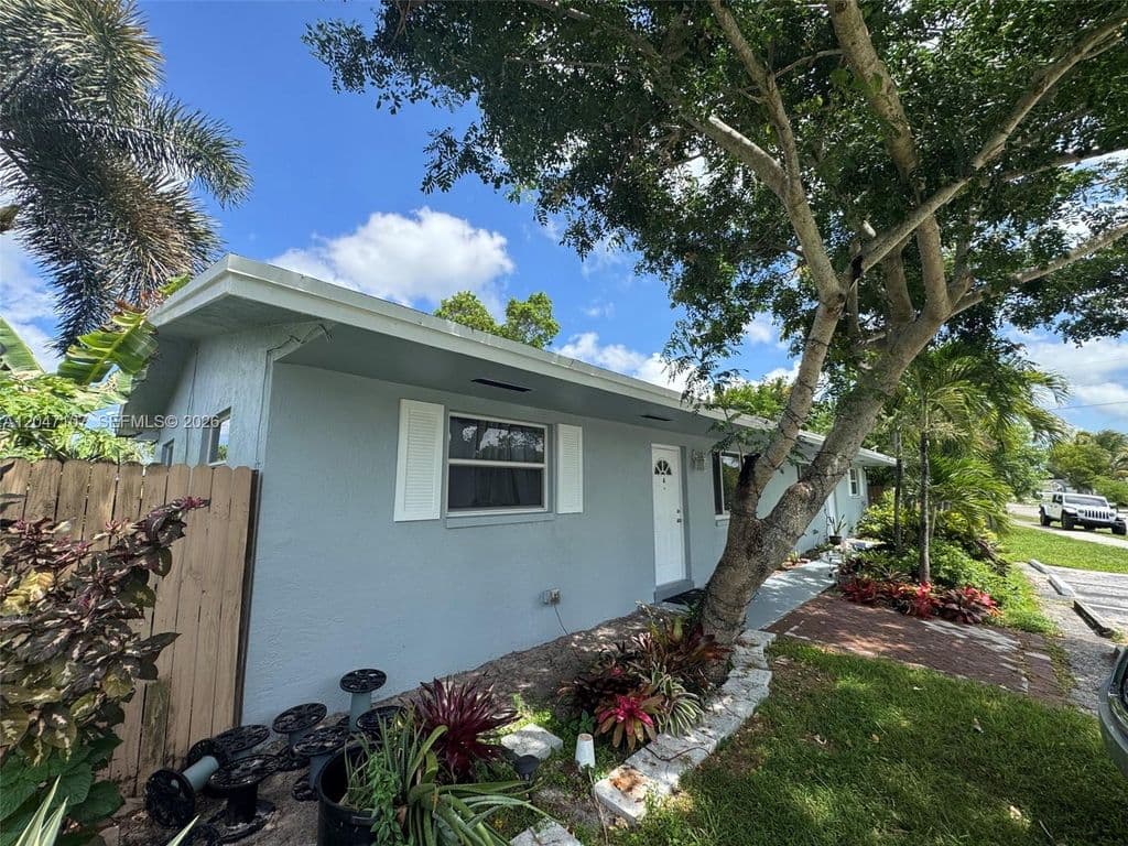 4-bedroom Property — 2200 SW 42nd Ave