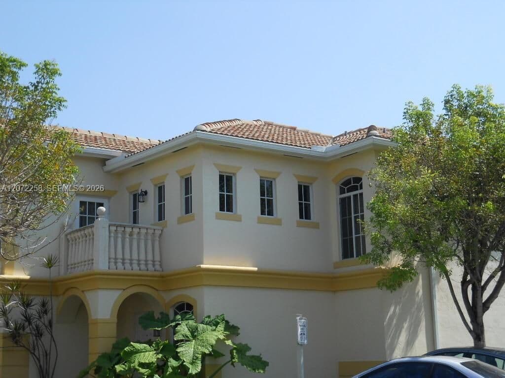 3+1 Mülk — 8351 SW 124th Ave APT 106