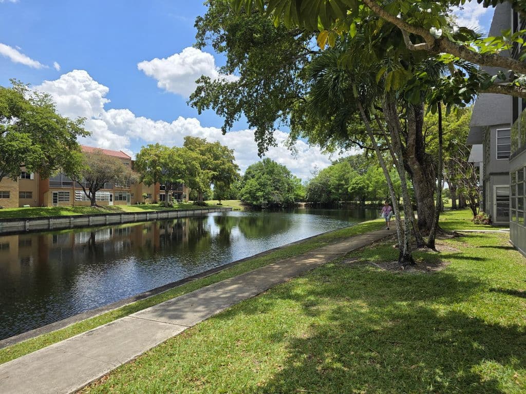 2-bedroom Condo — 9081 Lime Bay Boulevard #211