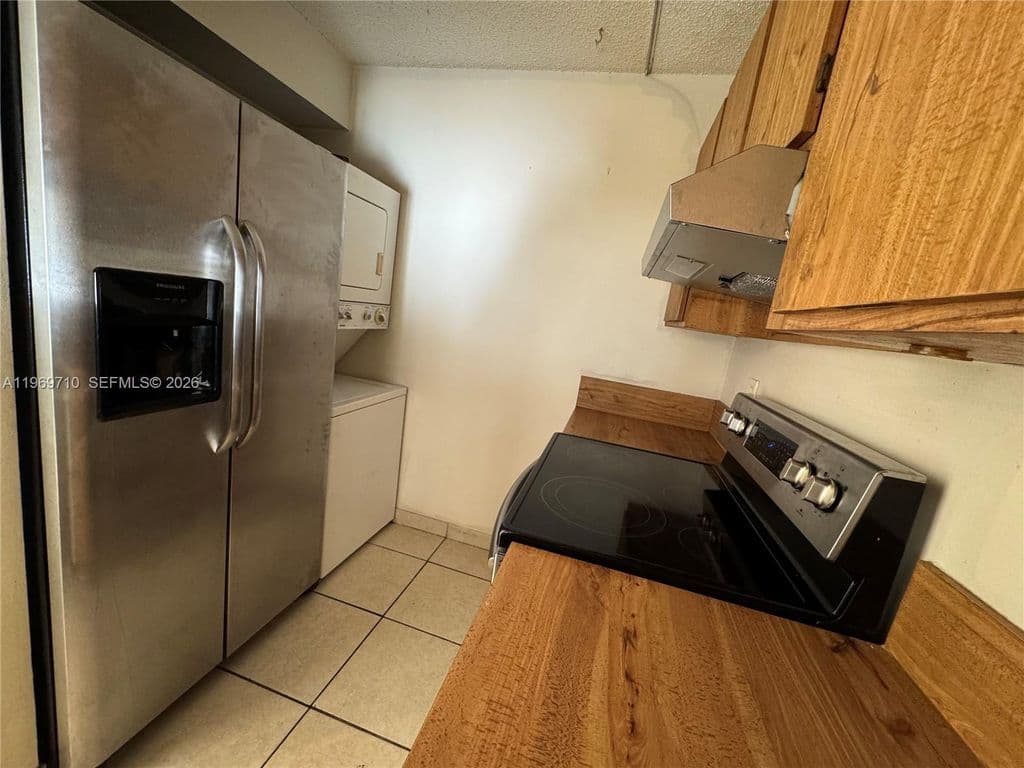 2+1 Condo — 1024 Twin Lakes Dr #21-F