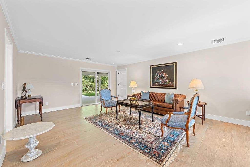 5-bedroom Single-Family Home — 11785 Lake Shore Place