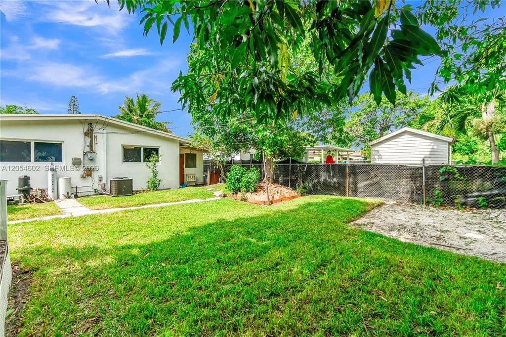3+1 Müstakil ev — 295 NW 122nd St