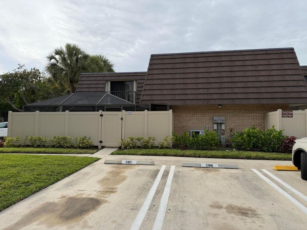 2-bedroom Property — 7622 N 76th Way #200