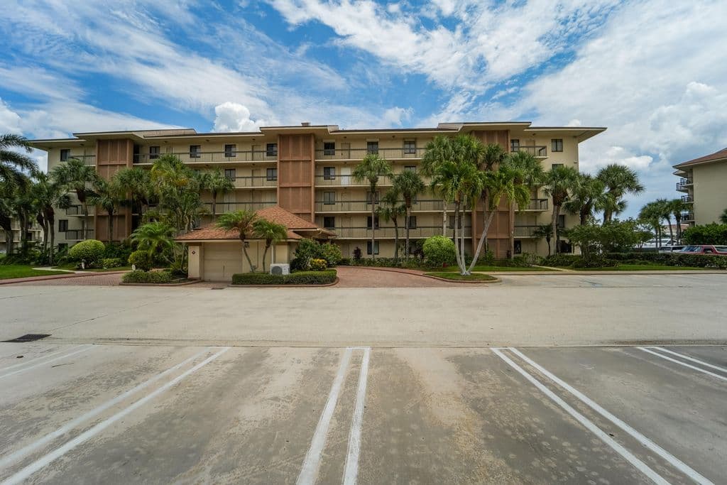 2-bedroom Condo — 2601 MARINA ISLE Way #204