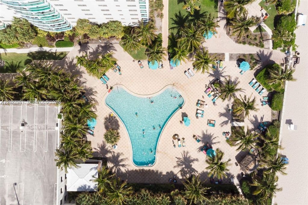 1+1 Condo — 3801 S Ocean Dr APT 2Z