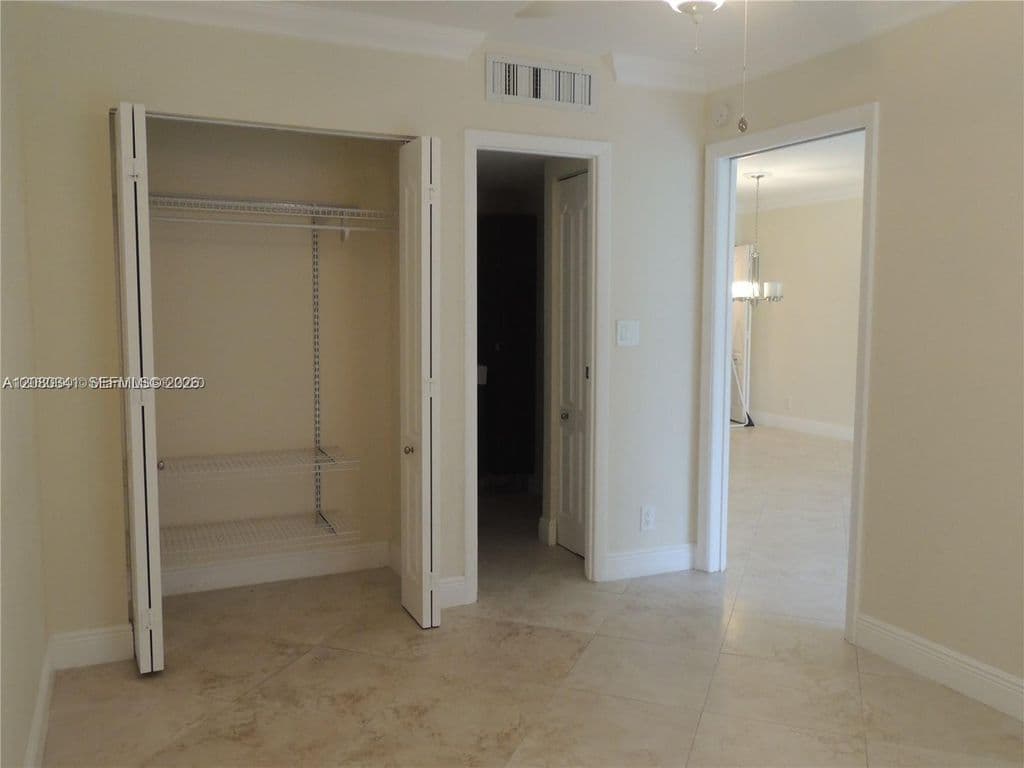 2+1 Condo — 3101 N Country Club Dr APT 107