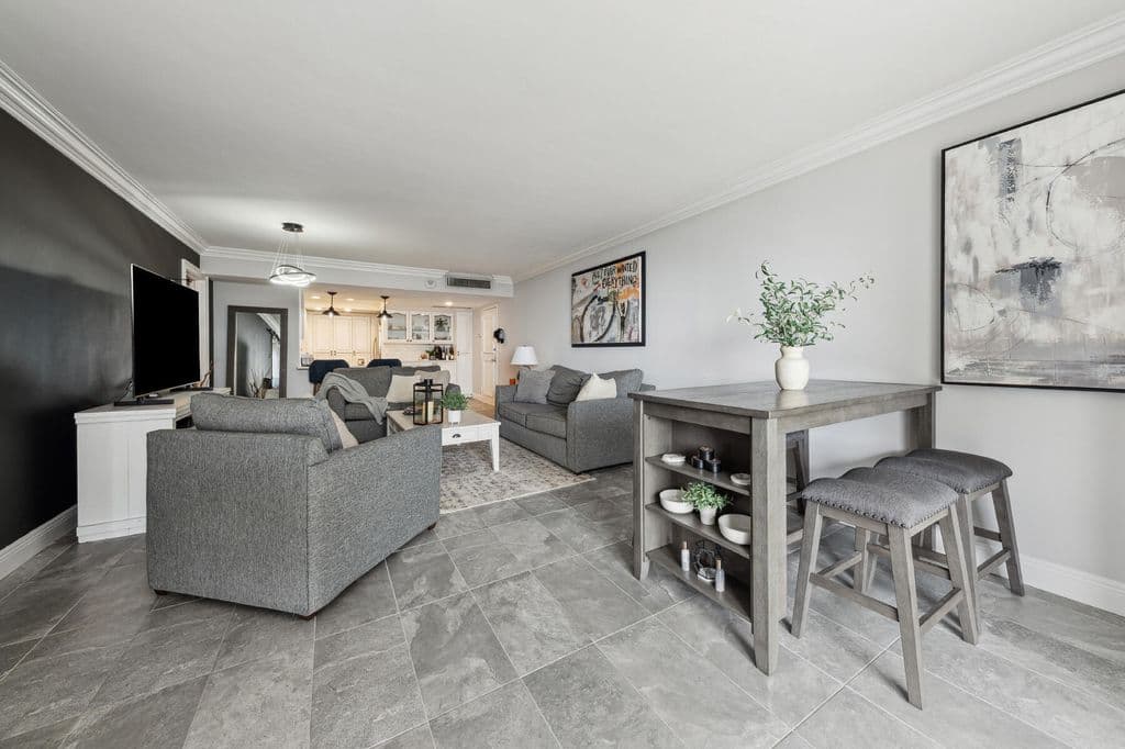 2-bedroom Condo — 2400 Presidential Way #1006