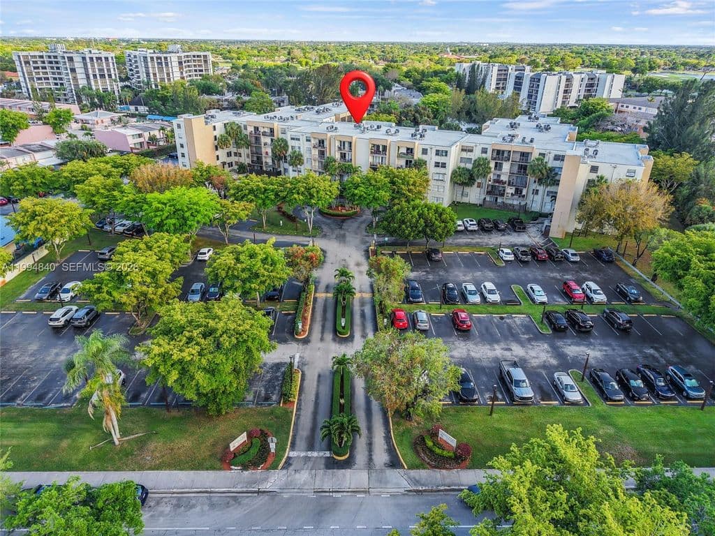 3+1 Condo — 14250 SW 62nd St APT 402