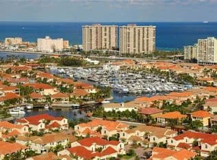 3-bedroom Townhouse — 963 Harbor Vw S, Hollywood, 33019