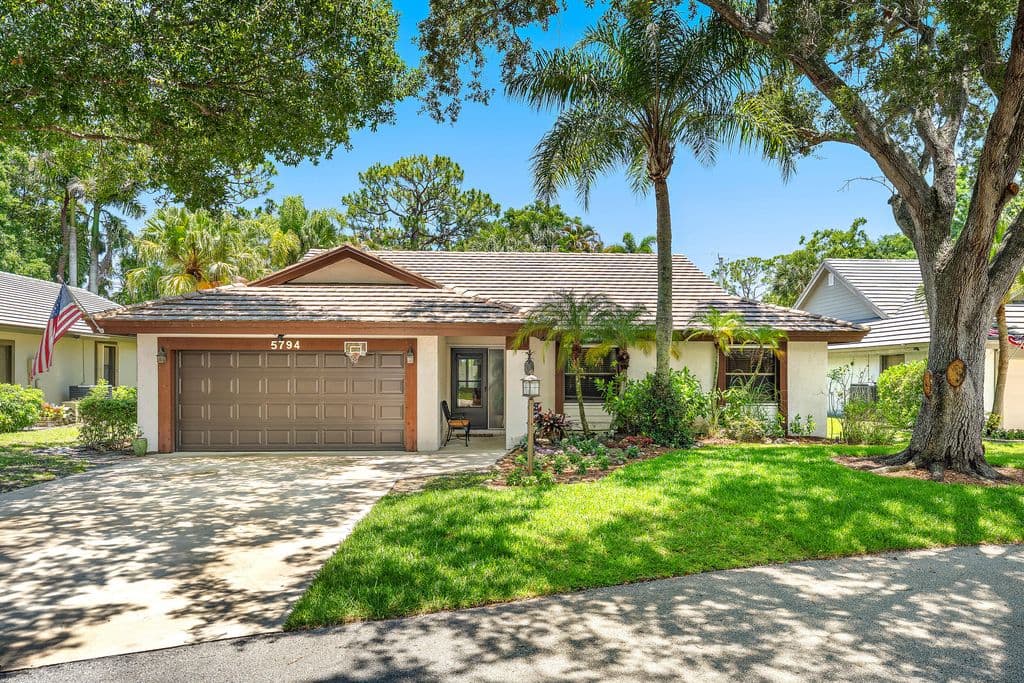 3-bedroom Single-Family Home — 5794 Lonewood Court
