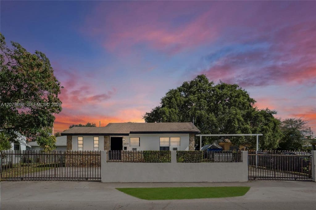 3+1 Müstakil ev — 6535 NW 6th Ave