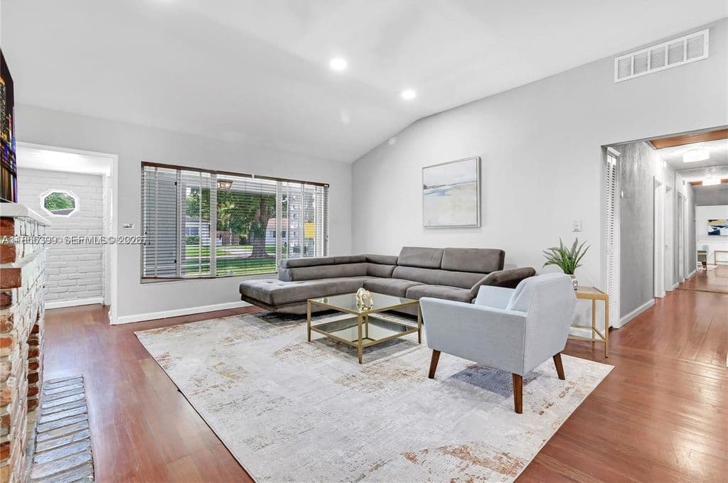 5-bedroom Single-Family Home — 460 NW 88th Ter