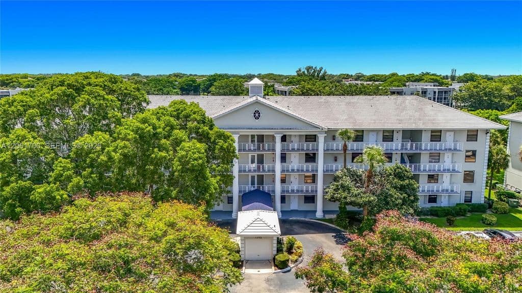 2-bedroom Condo — 1713 Whitehall Dr APT 404