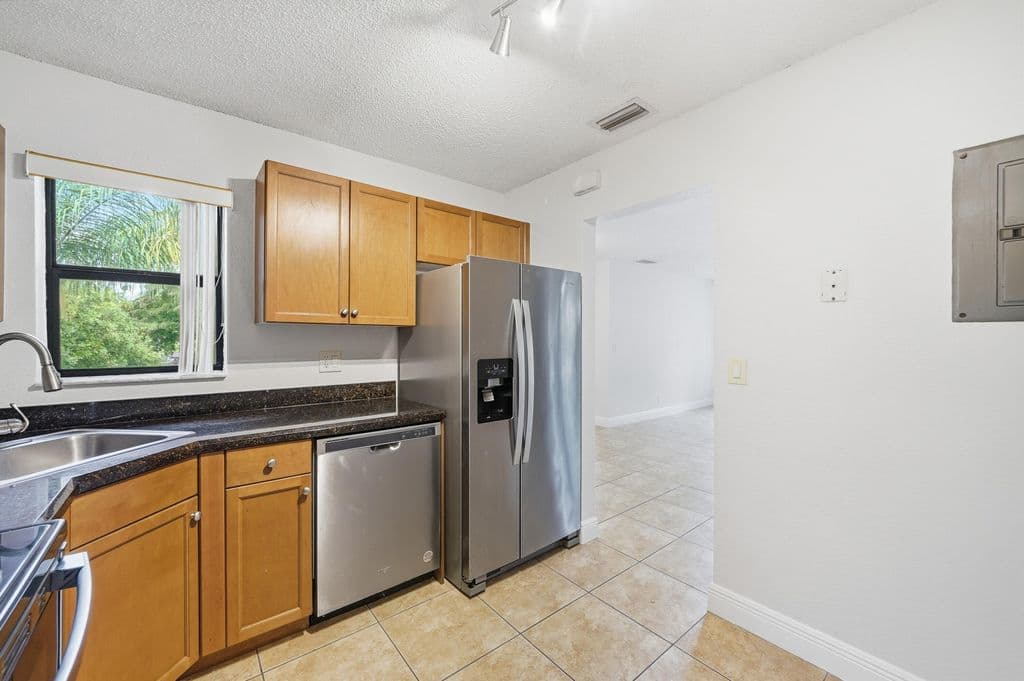3-bedroom Condo — 2486 NW 49th Terrace #762