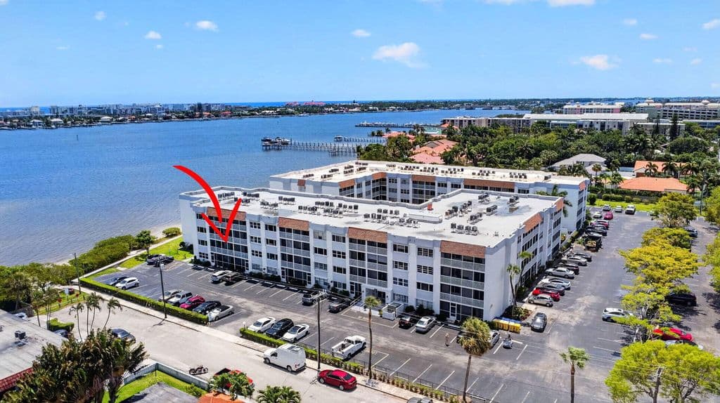 2+1 Condo — 1502 S Lakeside Drive #214