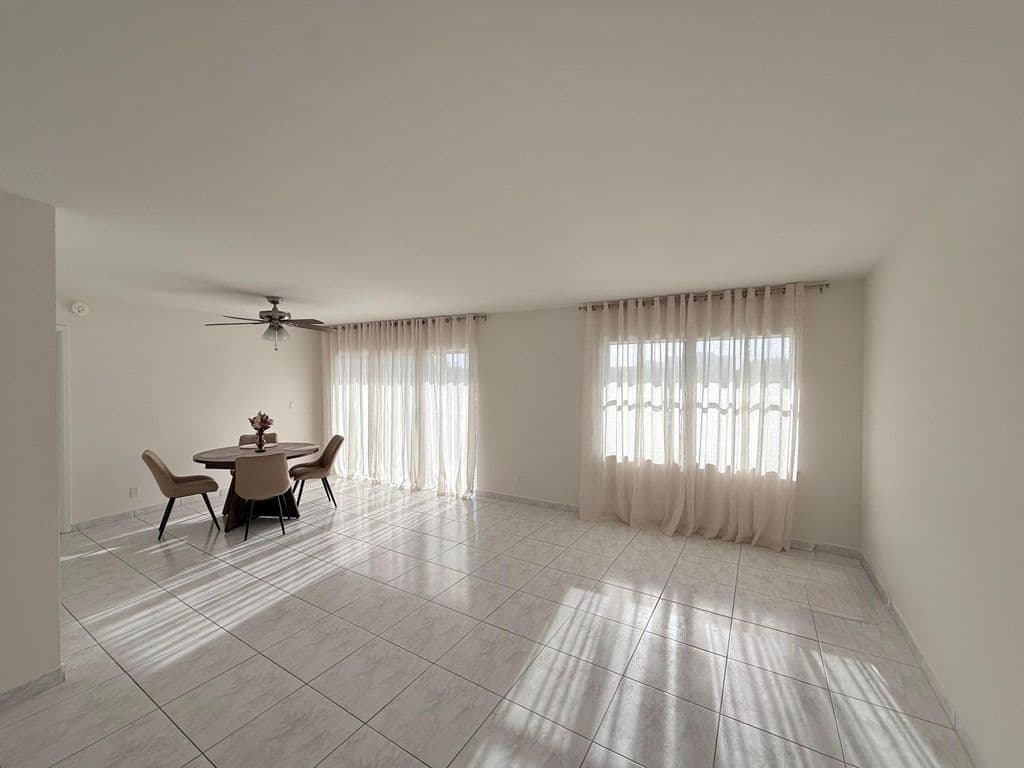 2+1 Condo — 200 DIPLOMAT Parkway #520