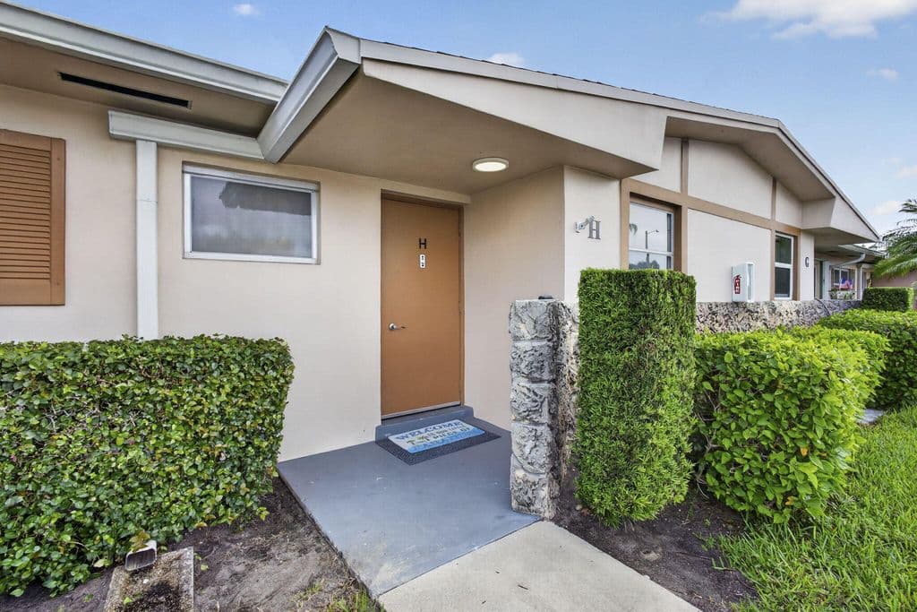 2+1 Condo — 2703 Dudley Drive W #H