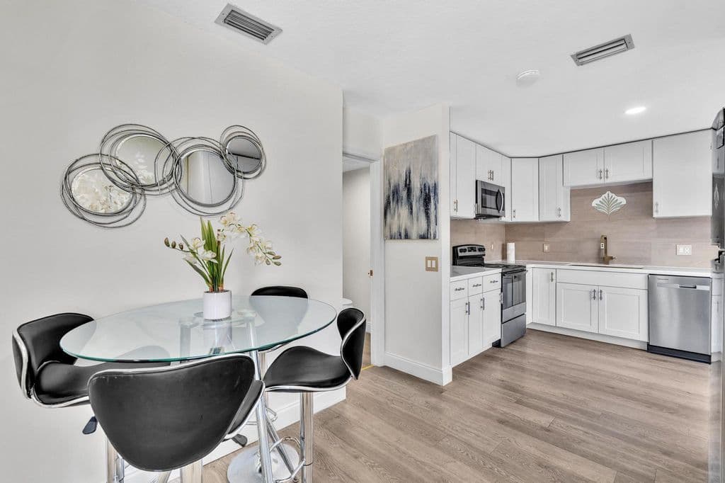 2-bedroom Property — 6663 Via Regina