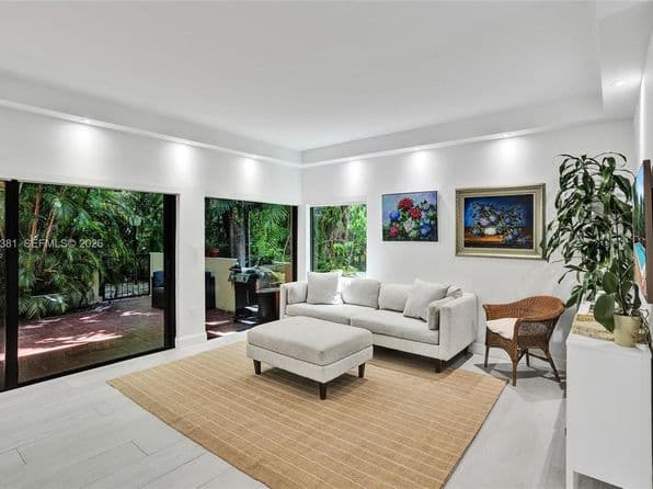 4+1 Townhouse — 2420 Brickell Ave APT 108B, Miami, FL 33129