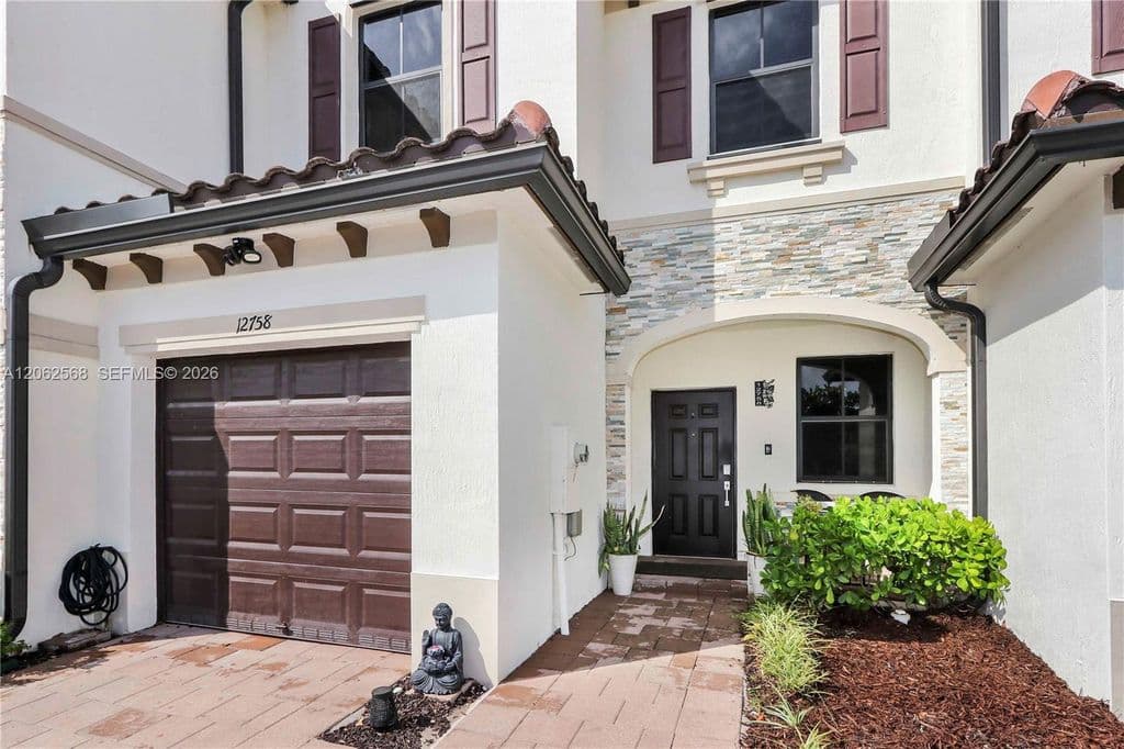 3+1 Mülk — 12758 SW 230th St