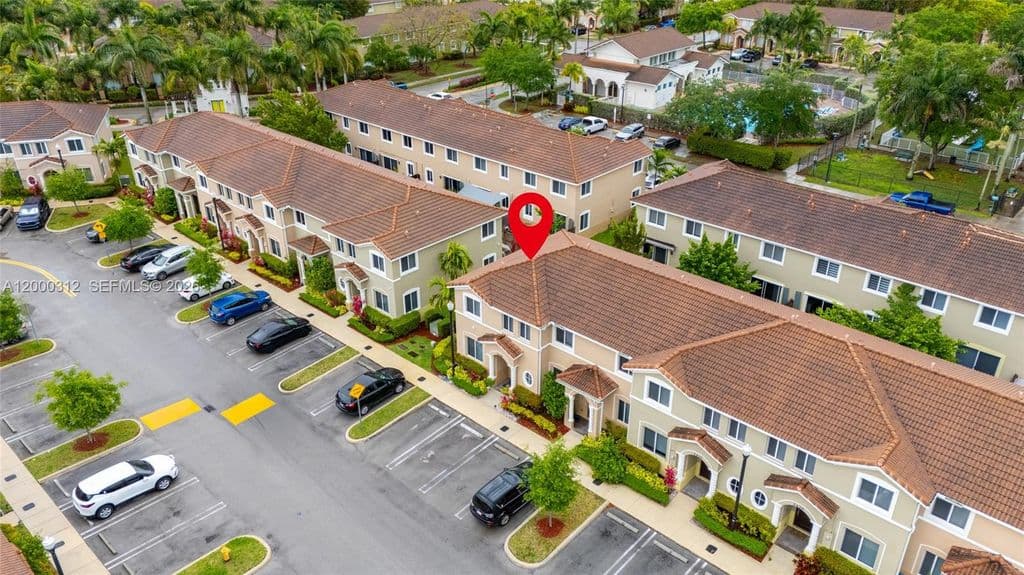 4+1 Mülk — 2440 SE 10th Ct