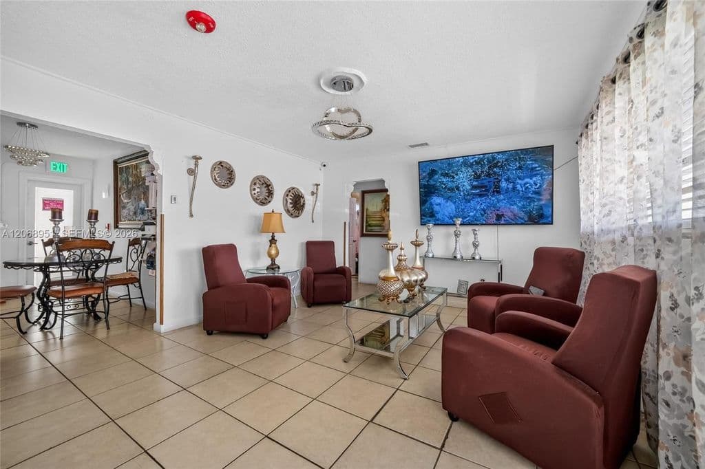 4+1 Müstakil ev — 7151 SW 42nd St