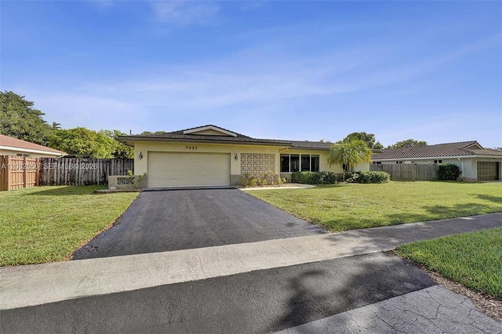 4-bedroom Property — 7421 NW 8th Ct