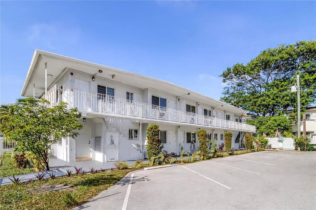 1+1 Condo — 8129 Abbott Ave APT 10