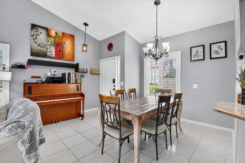 2-bedroom Condo — 14 Via De Casas Sur #104