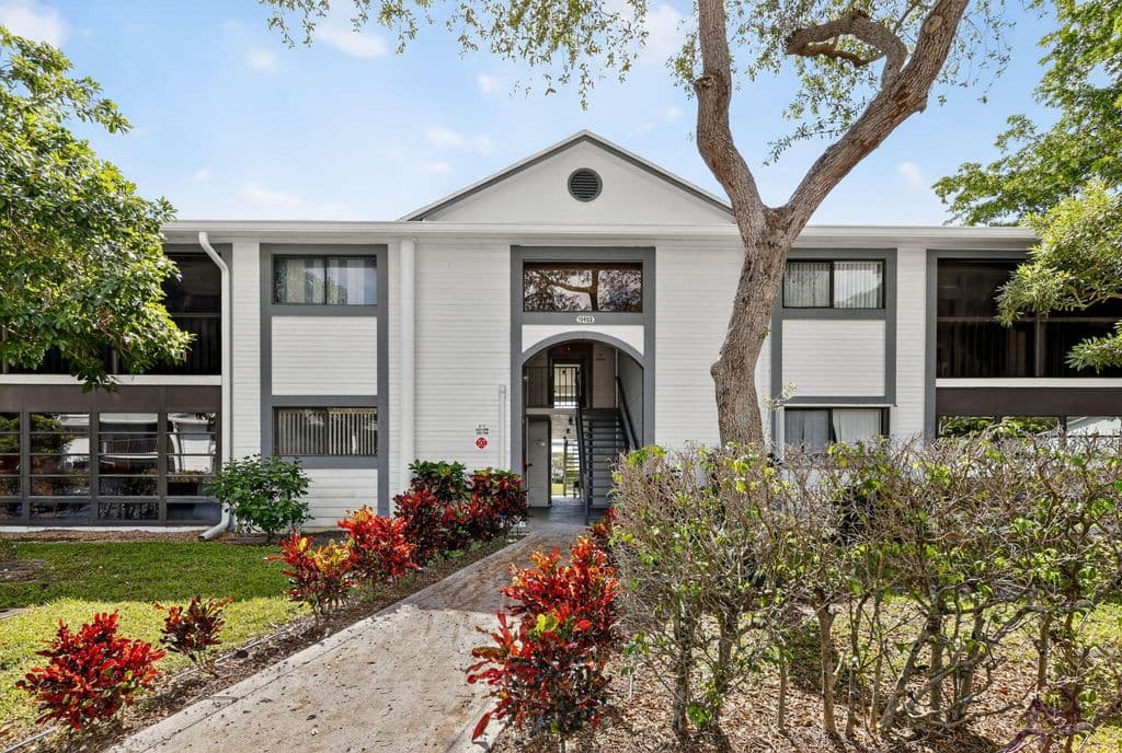 2-bedroom Condo — 15453 Lakes Of Delray Boulevard #207